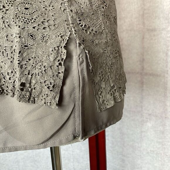 ECRU Elegant Gray & Tan Suede Sleeveless Blouse with Lace Design (Size: XS) - Picture 6 of 13